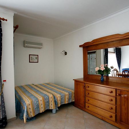 Apartamentos Coral Do Vau Portimao Exterior photo