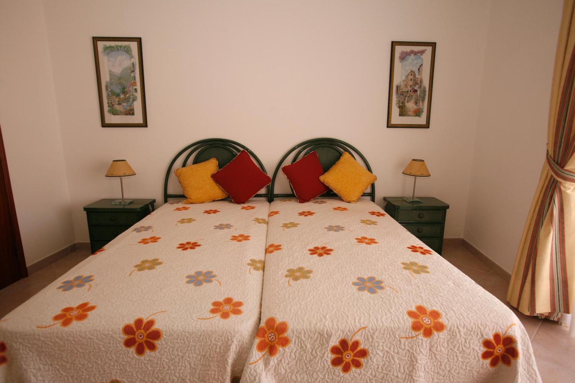 Apartamentos Coral Do Vau Portimao Exterior photo