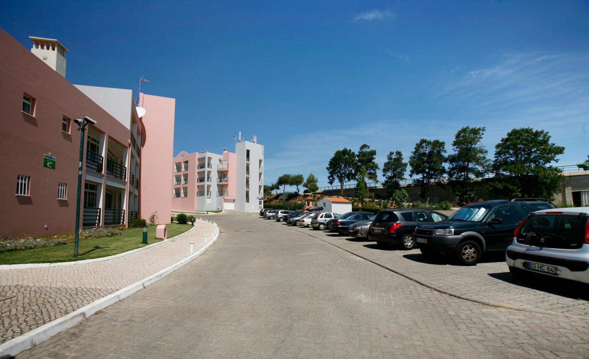 Apartamentos Coral Do Vau Portimao Exterior photo