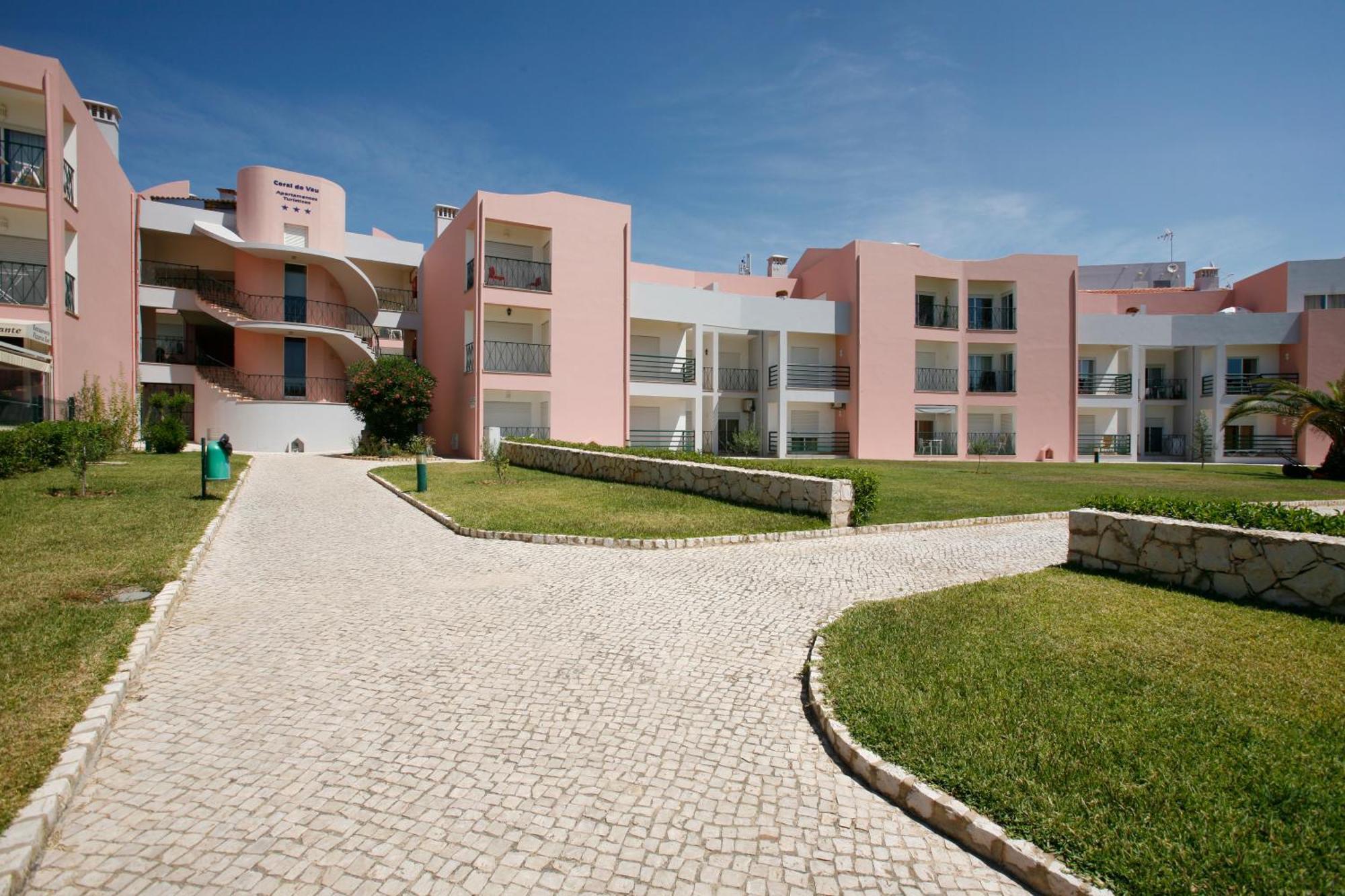 Apartamentos Coral Do Vau Portimao Exterior photo