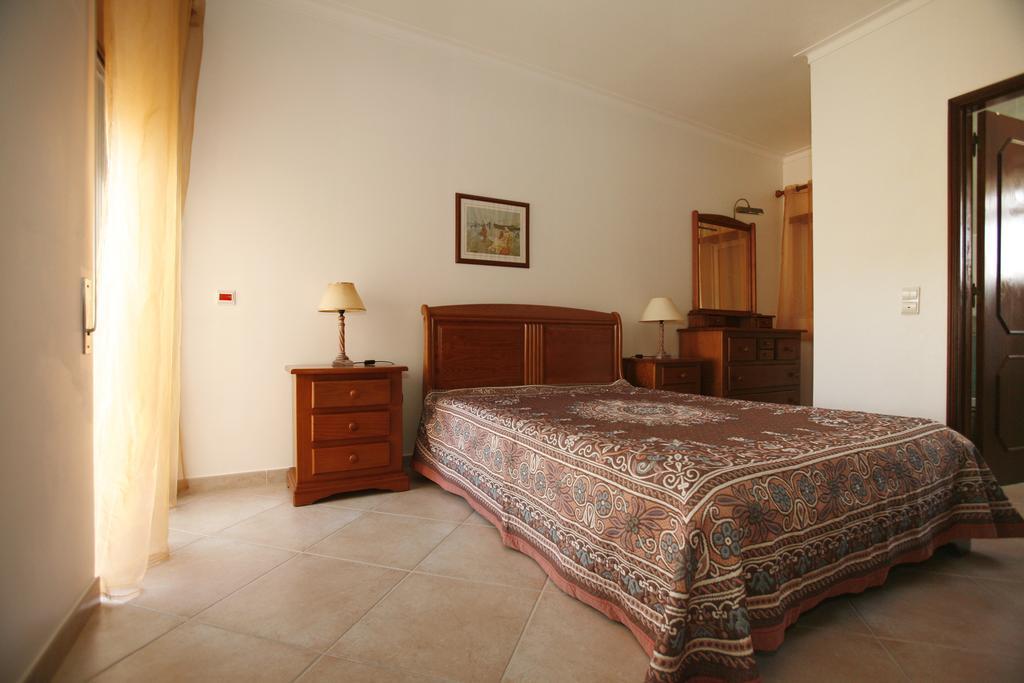Apartamentos Coral Do Vau Portimao Room photo